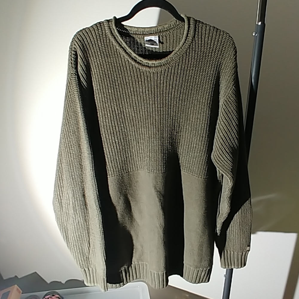 Large Columbia's sweater